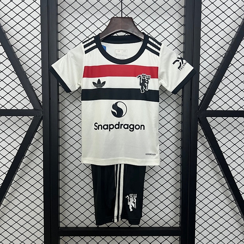 MU 24/25 – Kit Infantil 3ª