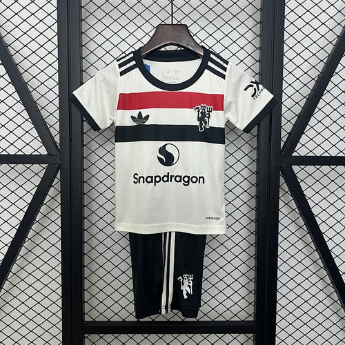 MU 24/25 – Kit Infantil 3ª