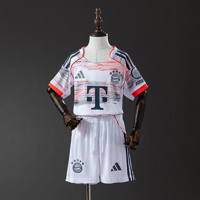 BAY 25/26 – Kit Infantil Visitante