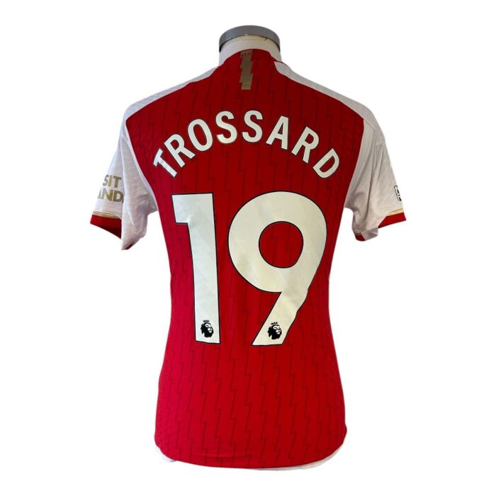 Arsenal 2026/27 shirt with patch
