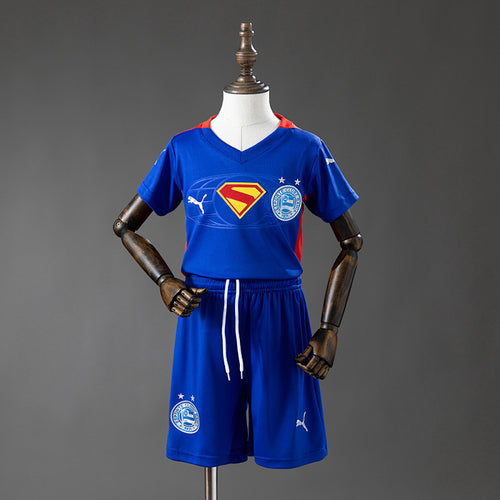 Bahia 25/26 Kit Infantil Superman Ed. – Azul y rojo Cam.