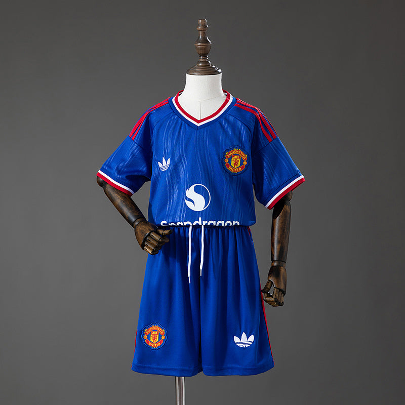 MU 26/27 Kit Infantil Visitante