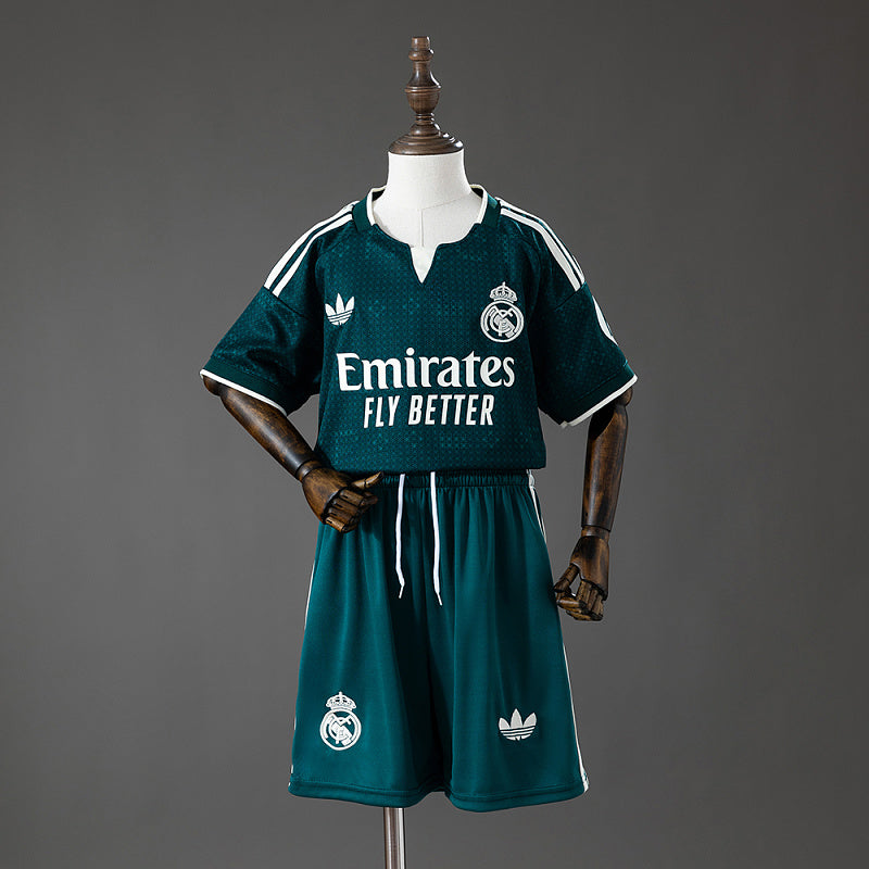 RM 26/27 Kit Infantil Visitante
